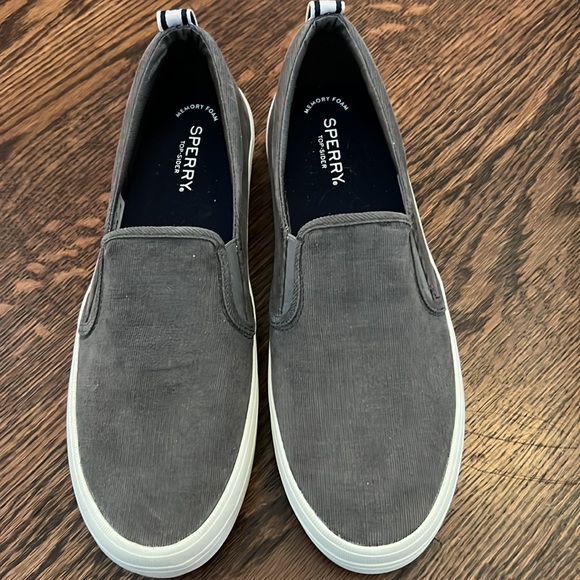 NIB-Sperry crest platform top-sider - Picture 2 of 7